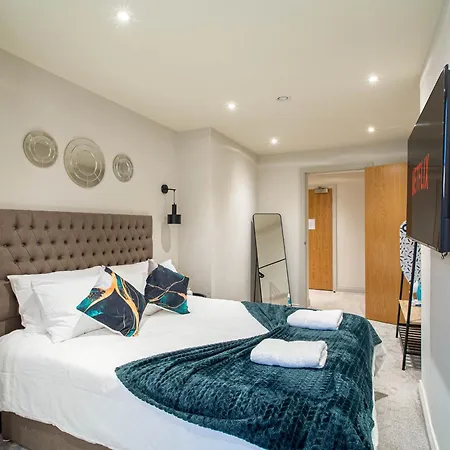 Sleeps 5 Near Arena Apartment *