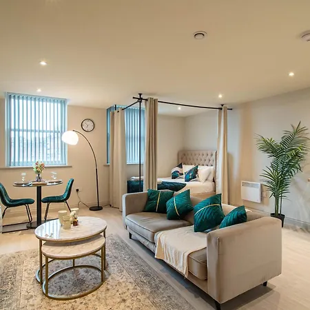Apartment Sleeps 5 Near Arena *