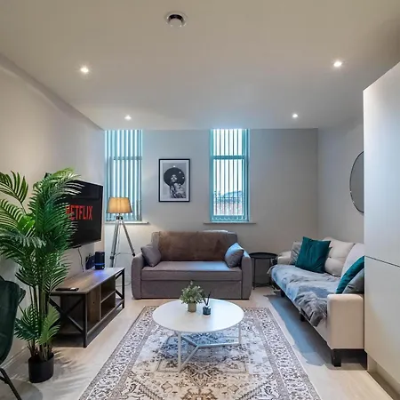 Apartment Sleeps 5 Near Arena *