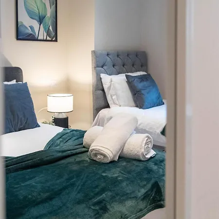 Sleeps 5 Near Arena Apartment Leeds (West Yorkshire)