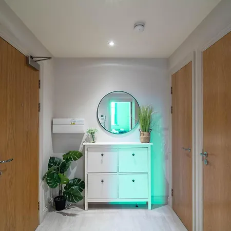 Sleeps 5 Near Arena *