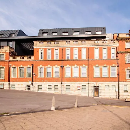 Sleeps 5 Near Arena Apartment *