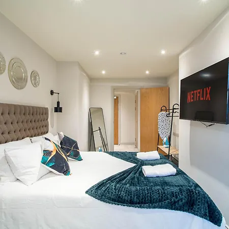 Sleeps 5 Near Arena Apartment *
